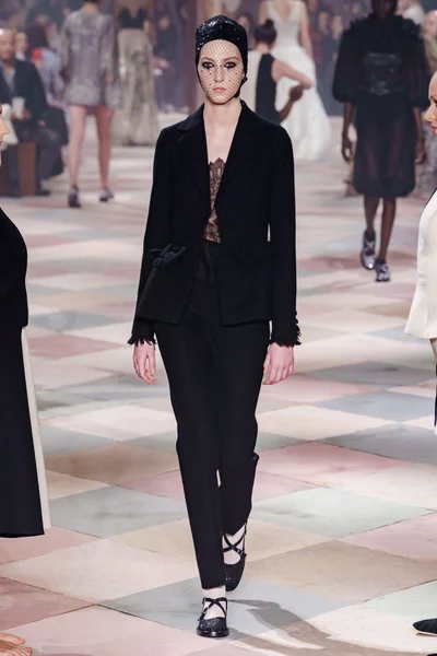Look 28